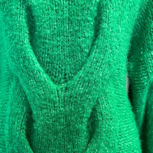 Bluivy Emerald Green cable Knit Sweater - Picture 3 of 10